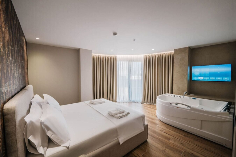 Room 3, Ermes Deluxe Suite With Balcony, Durrësit