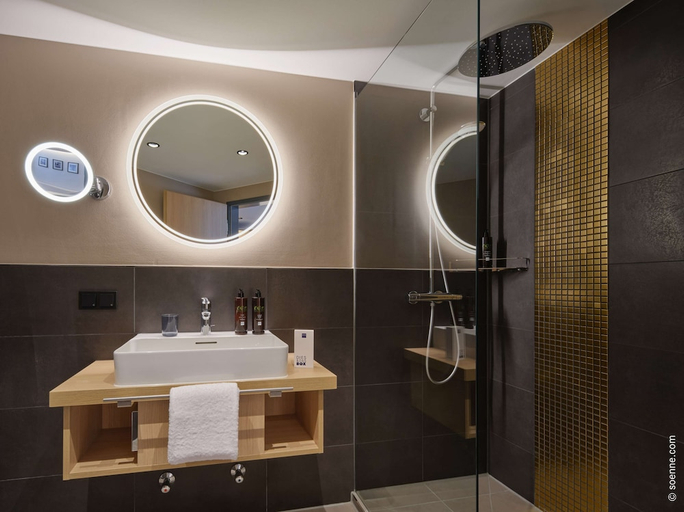 Bathroom 5, Dorint Hotel Wuerzburg, Würzburg