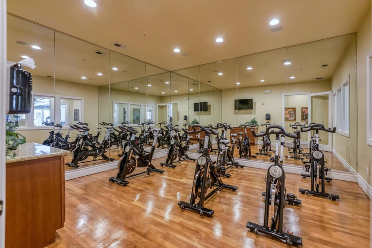 Room 5, Luxury 2BR 2BA Apartment With Pool Gym Theater, Washoe