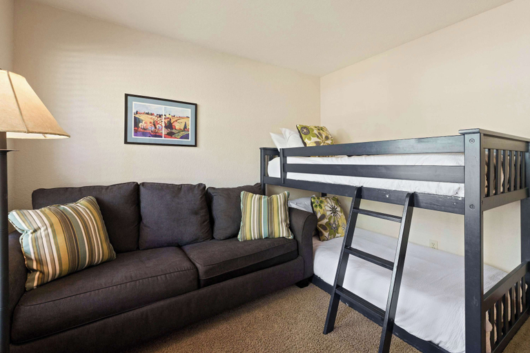 Interior 4, Fairway Village 25, Deschutes