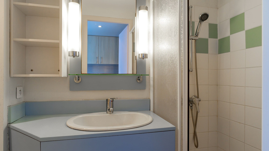 Bathroom, Garden Retreat Near Guidel Beaches, Morbihan