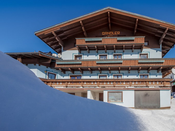 Exterior & Views 1, Sunny Hillside Apartment in Mittersill near Public Transport, Zell am See