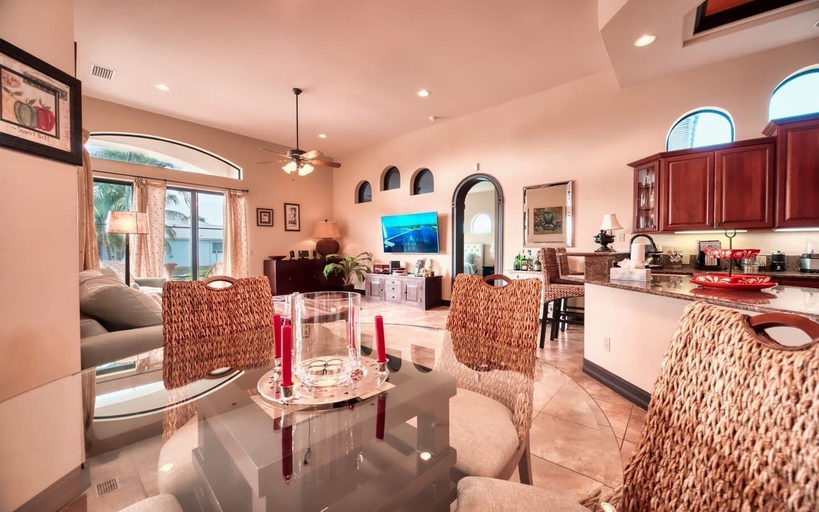 Interior 5, Villa Bellagio, Lee