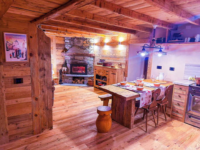 Food & Drinks 5, Modern Family Chalet Stunning Mountain, Aosta