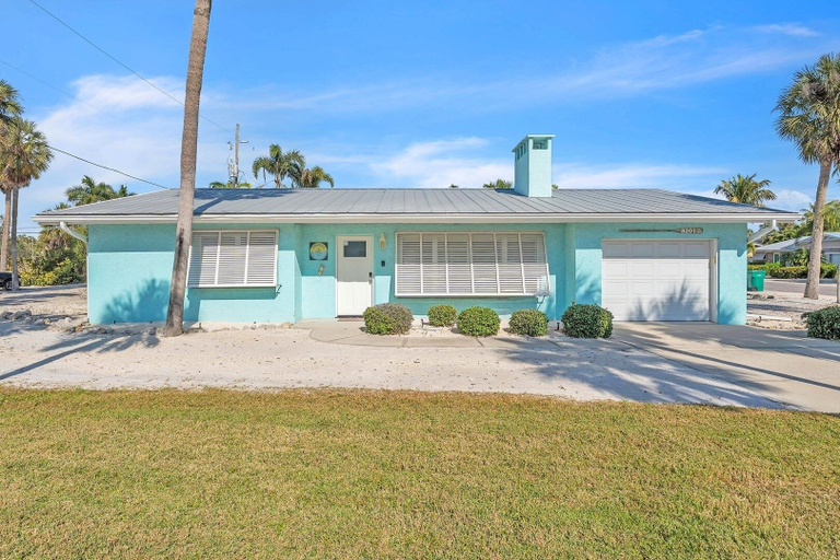 Exterior & Views 2, Sand N Suds 3 Bedroom Home by RedAwning, Manatee