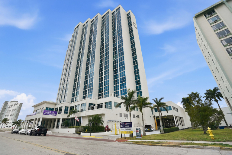 Exterior 5, Luxurious Waterfront Condo At Alta Mar 2 Bedroom Condo, Lee