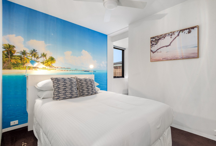 Bedroom 2, Sleek & Central 2-Bed Apartment in Melbourne, Melbourne