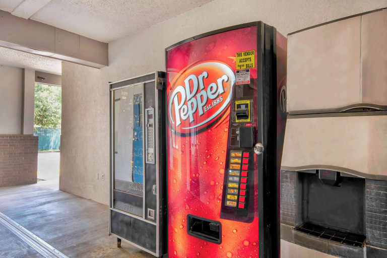 Food & Drinks 4, Motel 6 Lafayette, LA, Lafayette