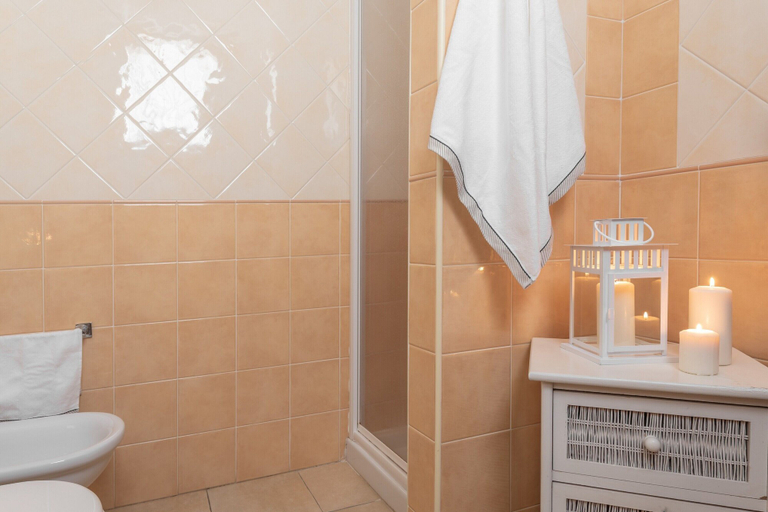 Bathroom 2, Residence Le Fontane, Cagliari