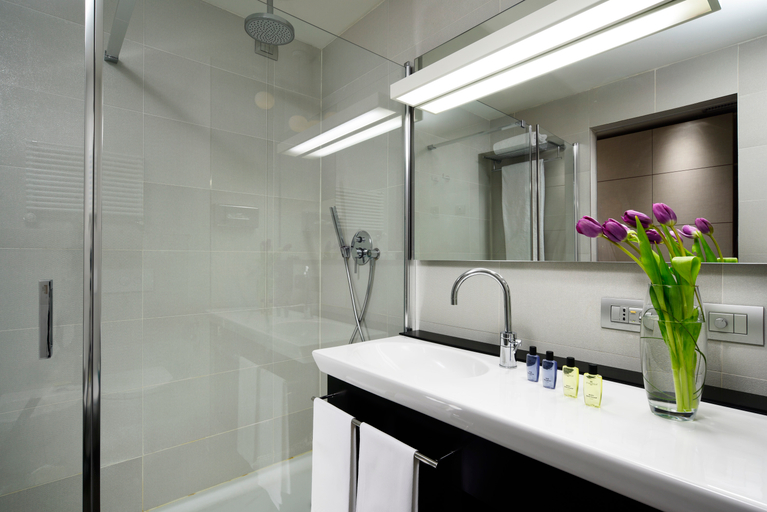Bathroom 3, Unahotels San Vitale Bologna, Bologna