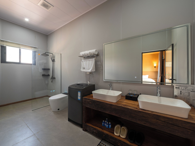 Bathroom, Peacock Valley Hot Spring VILLA Resort, Xishuangbanna Dai