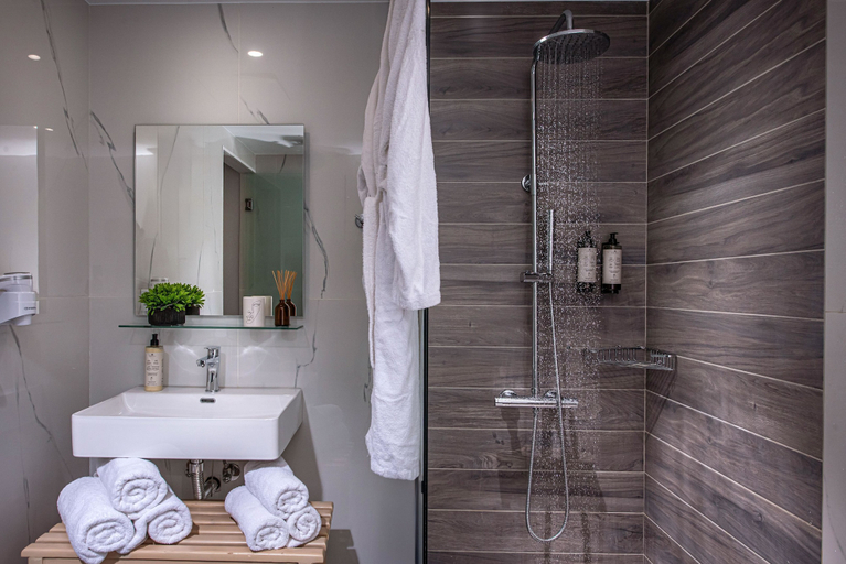 Bathroom 4, Saint George Gournes Bay, Crete
