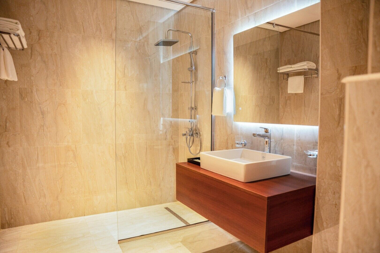 Bathroom 4, Golden Tulip Muscat The Village, Seeb