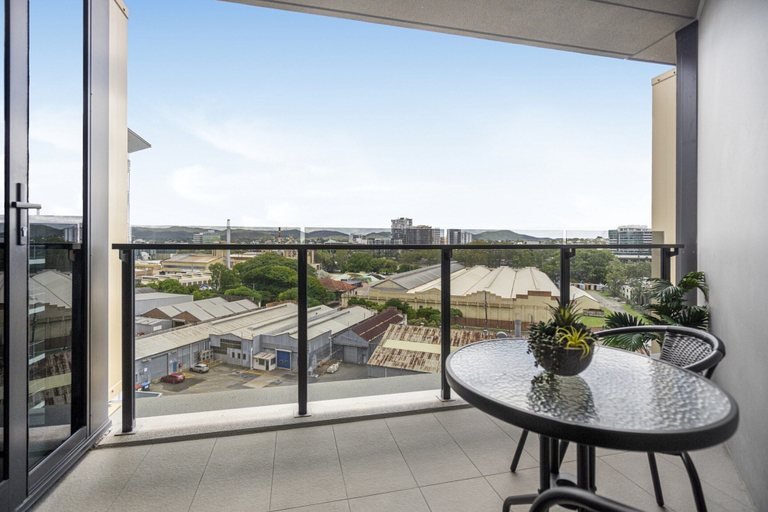 Balcony 4, Stylish 1-bed Apartment in South Brisbane, Brisbane
