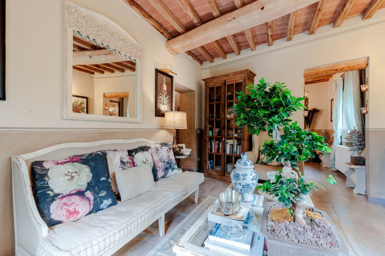 Others 5, Villa Gianna in Montecarlo, Lucca