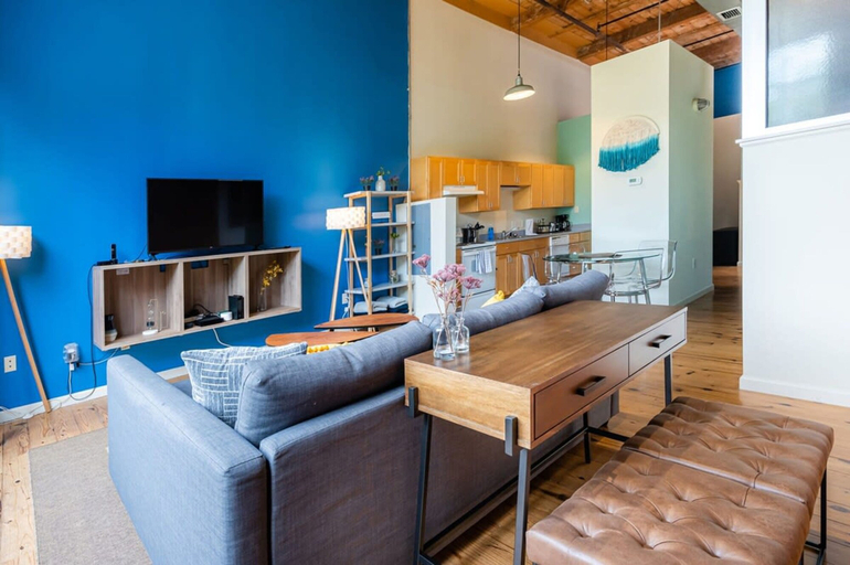 Room 2, 2 Bedroom Historic Brick Getaway with Wifi, Durham
