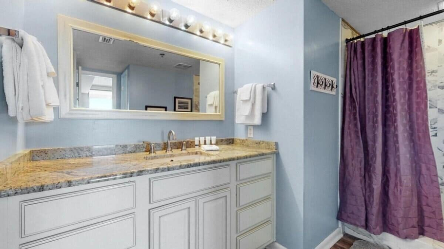 Bathroom 4, Shoalwater 405, Baldwin