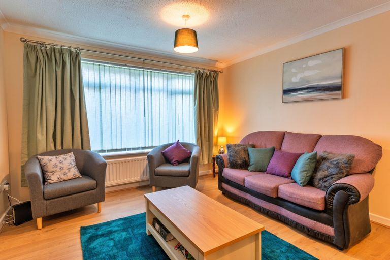 Primary image, Cozy 3 Bedroom Apartment in Southern Lea, Somerset