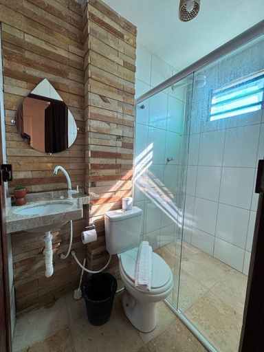 Bathroom 4, Pousada Mahalô, Cruz