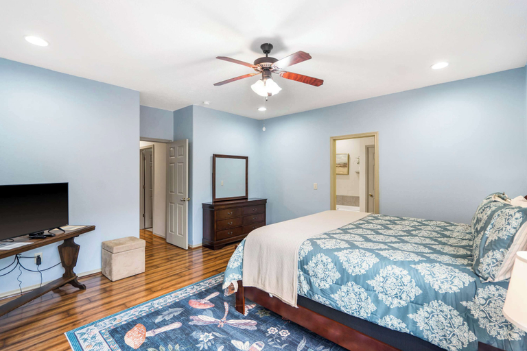 Room 5, The Charming Retreat For 6!, Stone