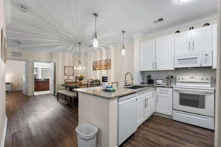 Room 5, NEW Listing Gorgeous 2 bd Condo, Osceola