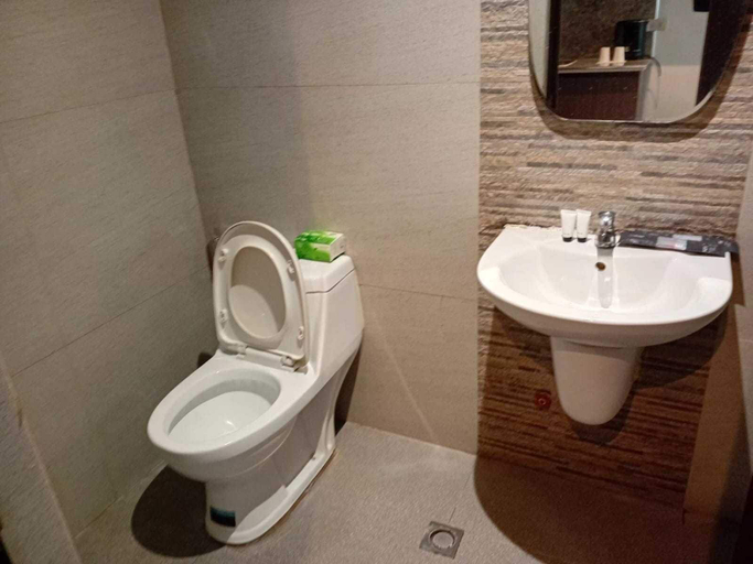 Bathroom 5, Shandong Residences, Manila City