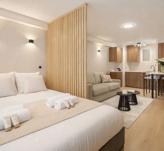 Room 5, 1526 LouiseEmile, Paris