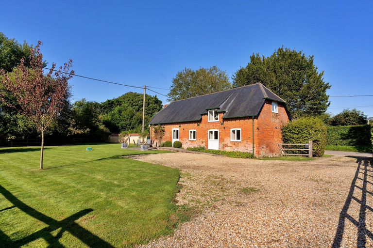 Exterior 2, 2 Bedroom Cottage in Barton Stacey, No Deposit, Hampshire
