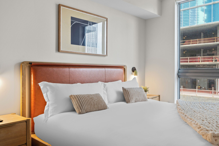 Room 5, Miami Worldcenter Building - Waterfront park - We Host, Miami-Dade