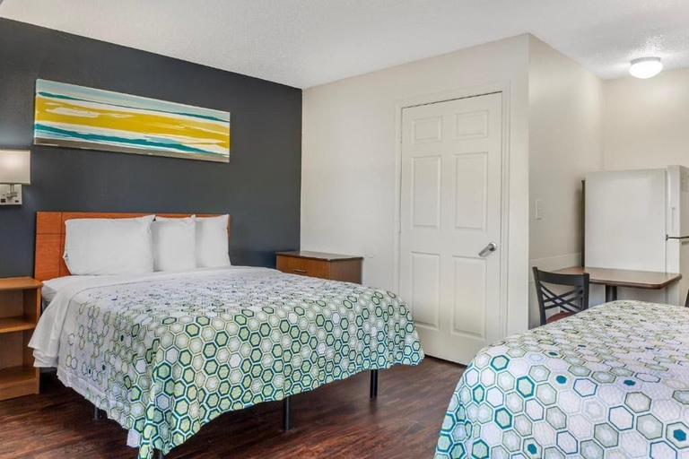 Room 4, Birch Hill Suites Louisville, Jefferson