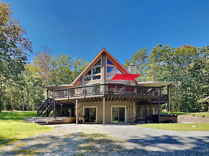 Exterior & Views 1, Black Pines Lodge, Garrett