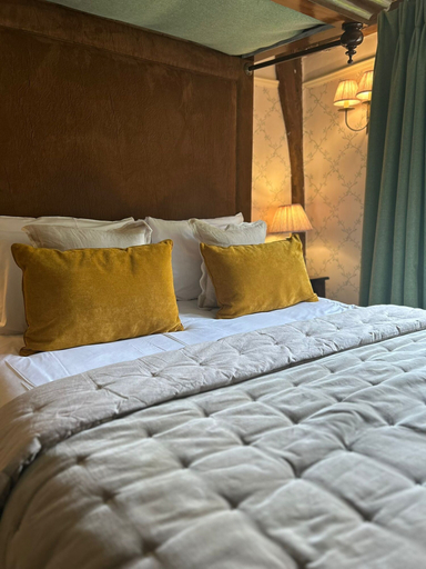 Bedroom 2, Ravenwood Hall Hotel, Suffolk