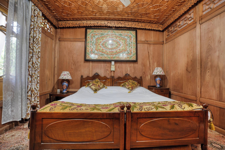 Bedroom 4, New Alexandra Houseboats, Srinagar