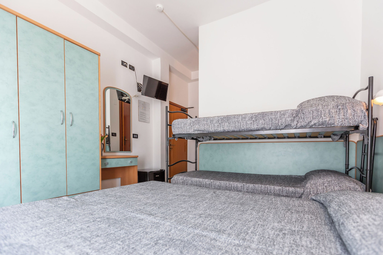 Bedroom 3, Hotel Haway, Rimini