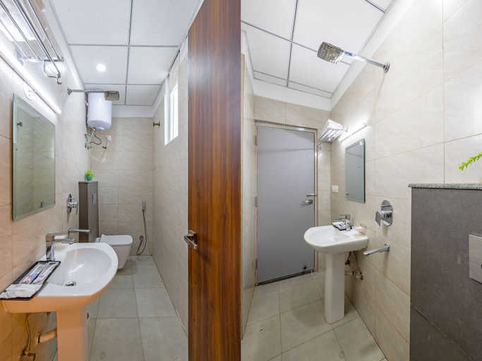 Bathroom 5, Hotel park Tree I Sec-63a I Noida, Gautam Buddha Nagar