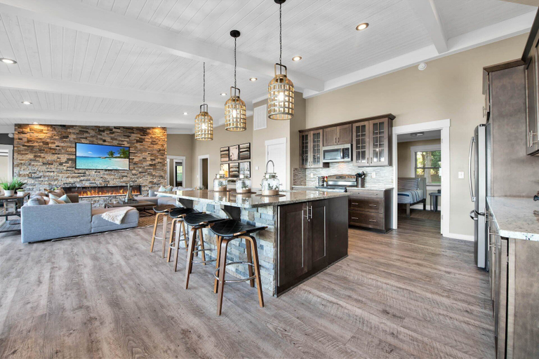 Food & Drinks, Lake Norman Breakaway, Iredell