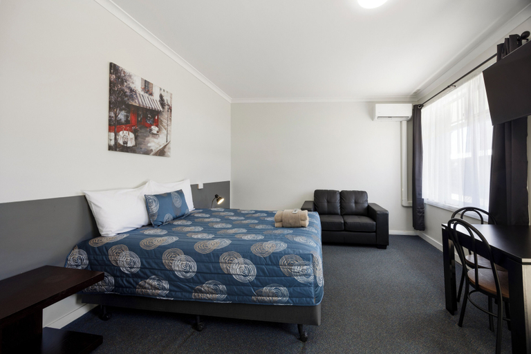 Others 4, Castle Motel Bairnsdale, E. Gippsland - Bairnsdale