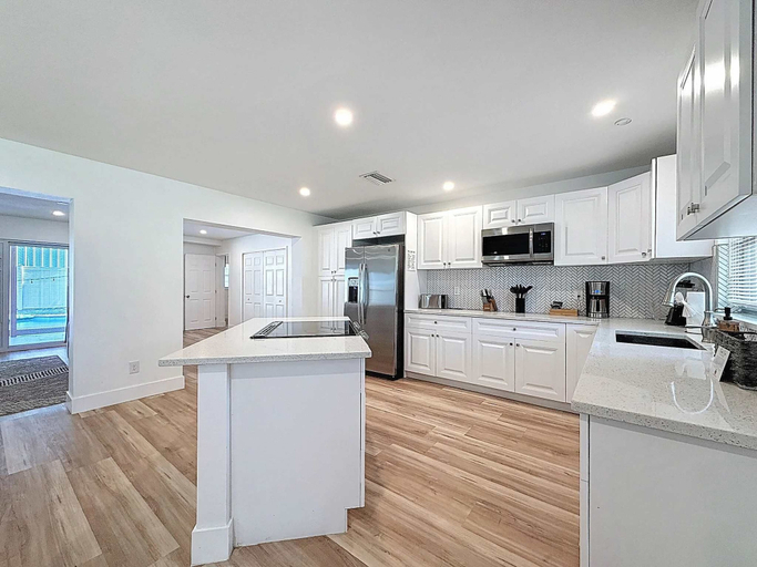 Interior 4, 6616 Travis Blvd, Hillsborough