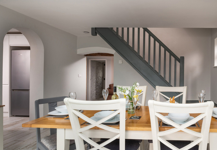 Dining 2, Charming Cottage in Caerway, No Deposit, Flintshire