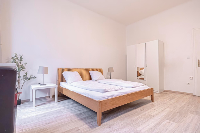 Room 5, Comfortable 1BR Near Belvedere Palace, Wien