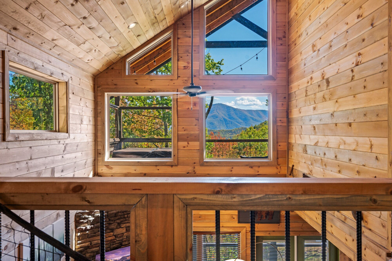 Interior 2, Goodness Gracious 3 Bedroom Cabin by RedAwning, Sevier