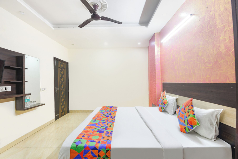Room 5, Via Diamond Key, Delhi