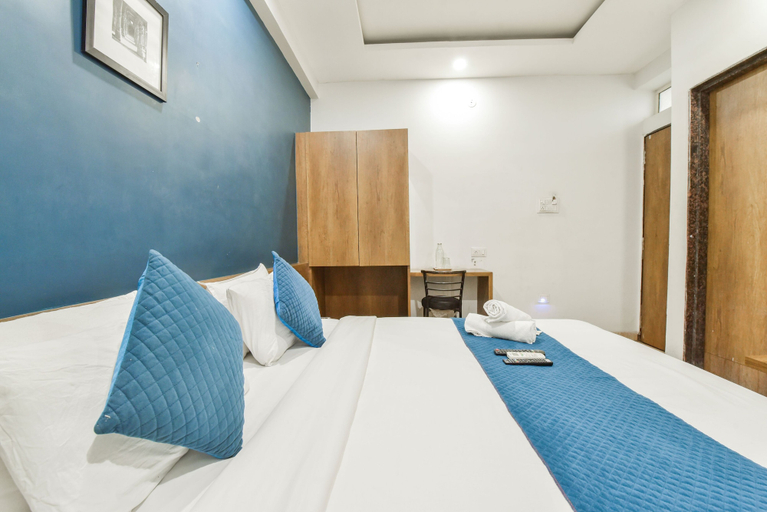 Bedroom 3, Loto Hotel, Indore