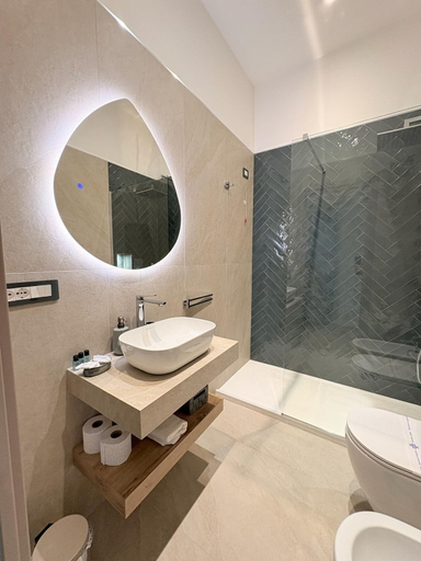 Bathroom 4, Alla Scoperta di Napoli, Napoli