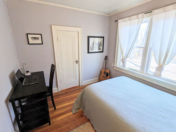 Interior 4, Charming 4 BR W/ Hot Tub 3 Kings Walk to Downtown, Monroe
