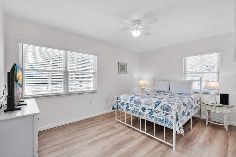 Bedroom 3, Sand N Suds 3 Bedroom Home by RedAwning, Manatee