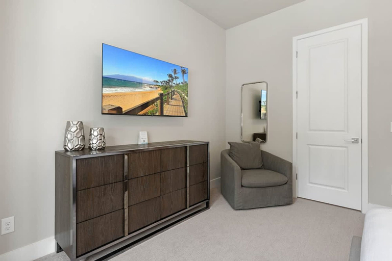Room 5, Massive 4 000 Sqft Luxury Duplex, Osceola