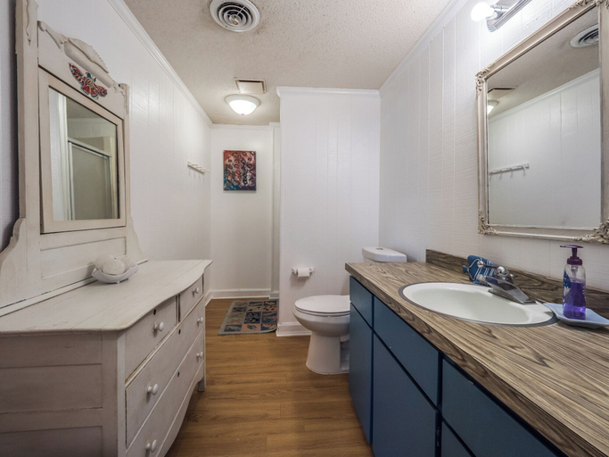 Bathroom 4, S.O.B. (Sweet Ol' Bill) by Topsail Realty, Pender