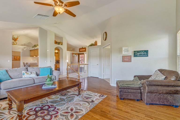 Interior 2, 120 Winding Meadow, El Paso