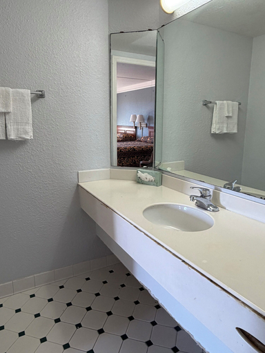 Bathroom 4, America's Inn Sugarland Stafford, Houston
